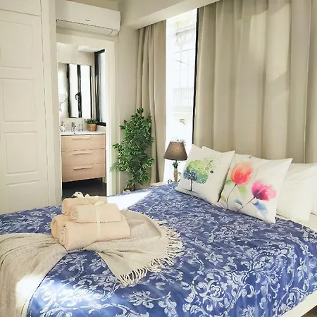 Bohemian & Panoramic -parking Apartment